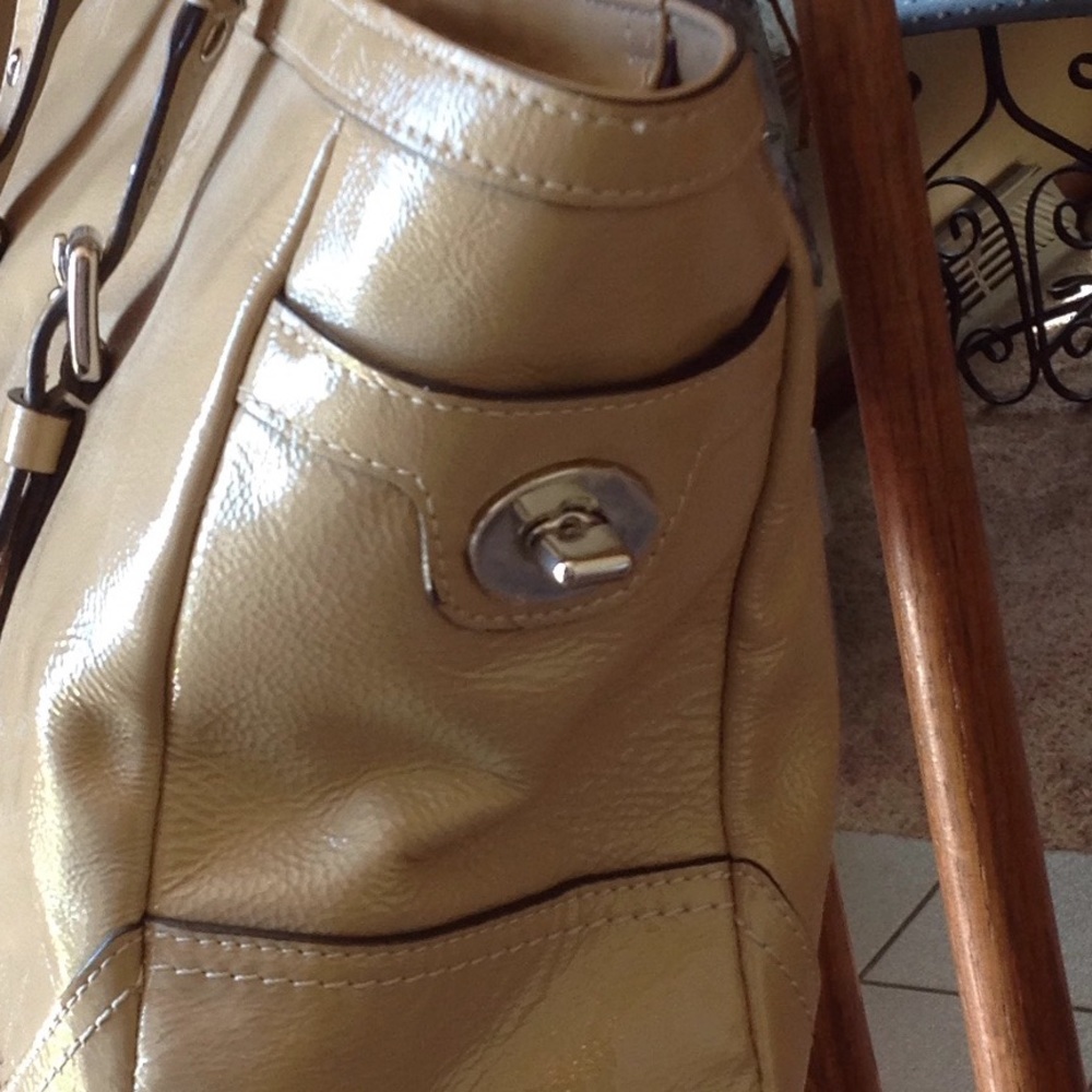 Coach purse. - Picture 4 of 5